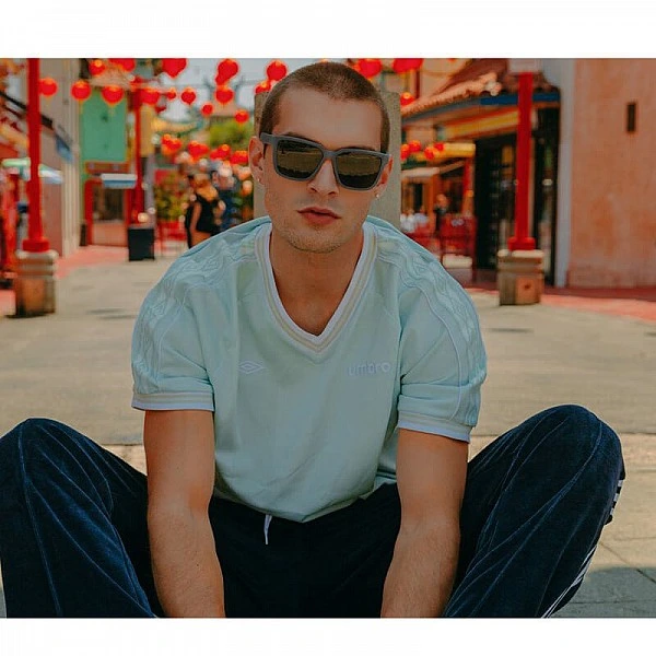 HAWKERS Carbon Black – Dark Motion / Polarisiert