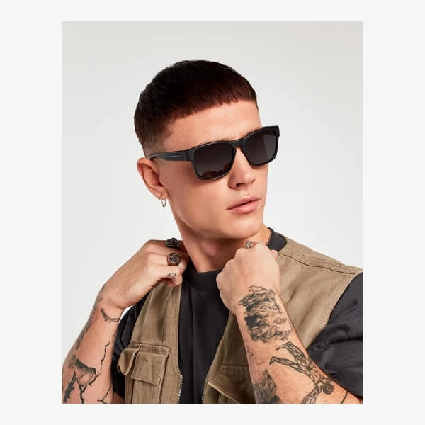 HAWKERS Core Carbono Polarized – Schwarz