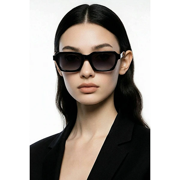 Meller Adisa All Black Polarisiert