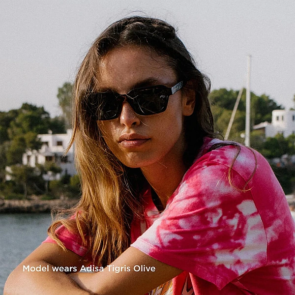 Meller Adisa All Black Polarisiert