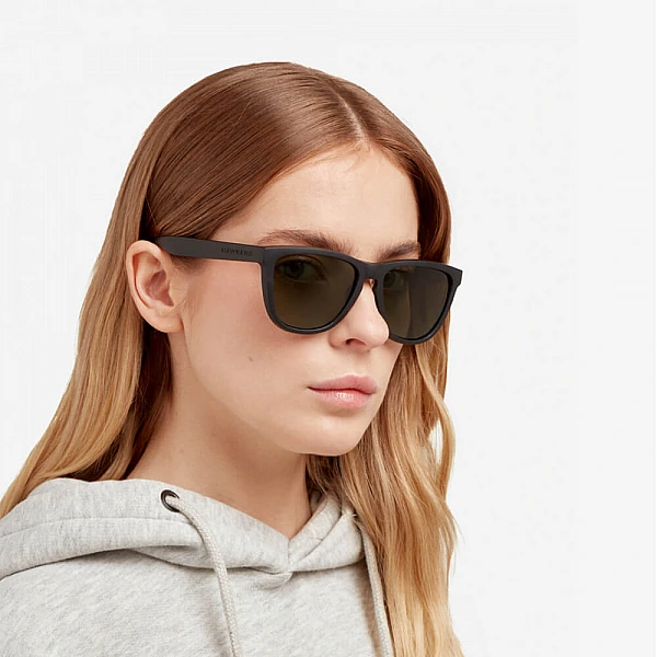 HAWKERS Carbon Black  One Alligator  / Polarisiert